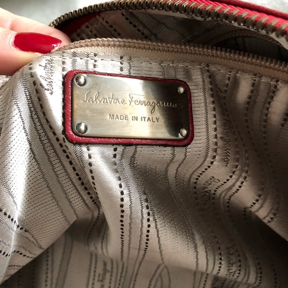 AUTHENTIC FERRAGAMO HANDBAG GENTLY USED - Picture 5 of 8